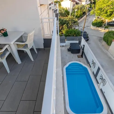 Apartment In With Terrace, Air Conditioning, W-lan 3553-4 Supetar