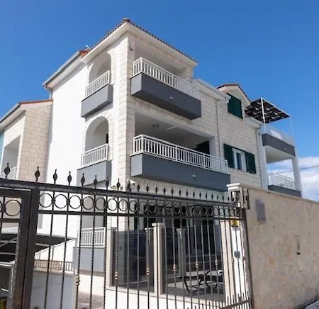 In With Terrace, Air Conditioning, W-lan 3553-4 * Supetar