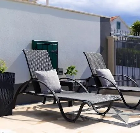 Apartment In With Terrace, Air Conditioning, W-lan 3553-4