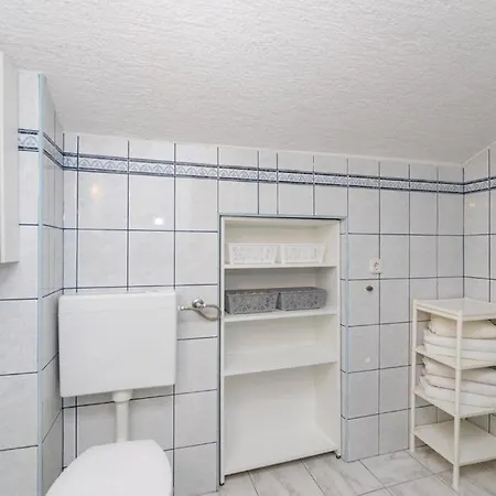 Apartment In With Terrace, Air Conditioning, W-lan 3553-4 *